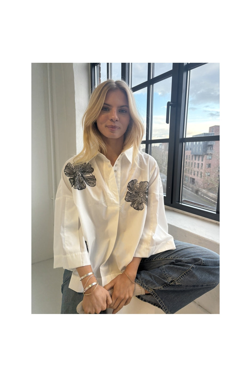 Continue - Klara Flower Emb 15130 - White