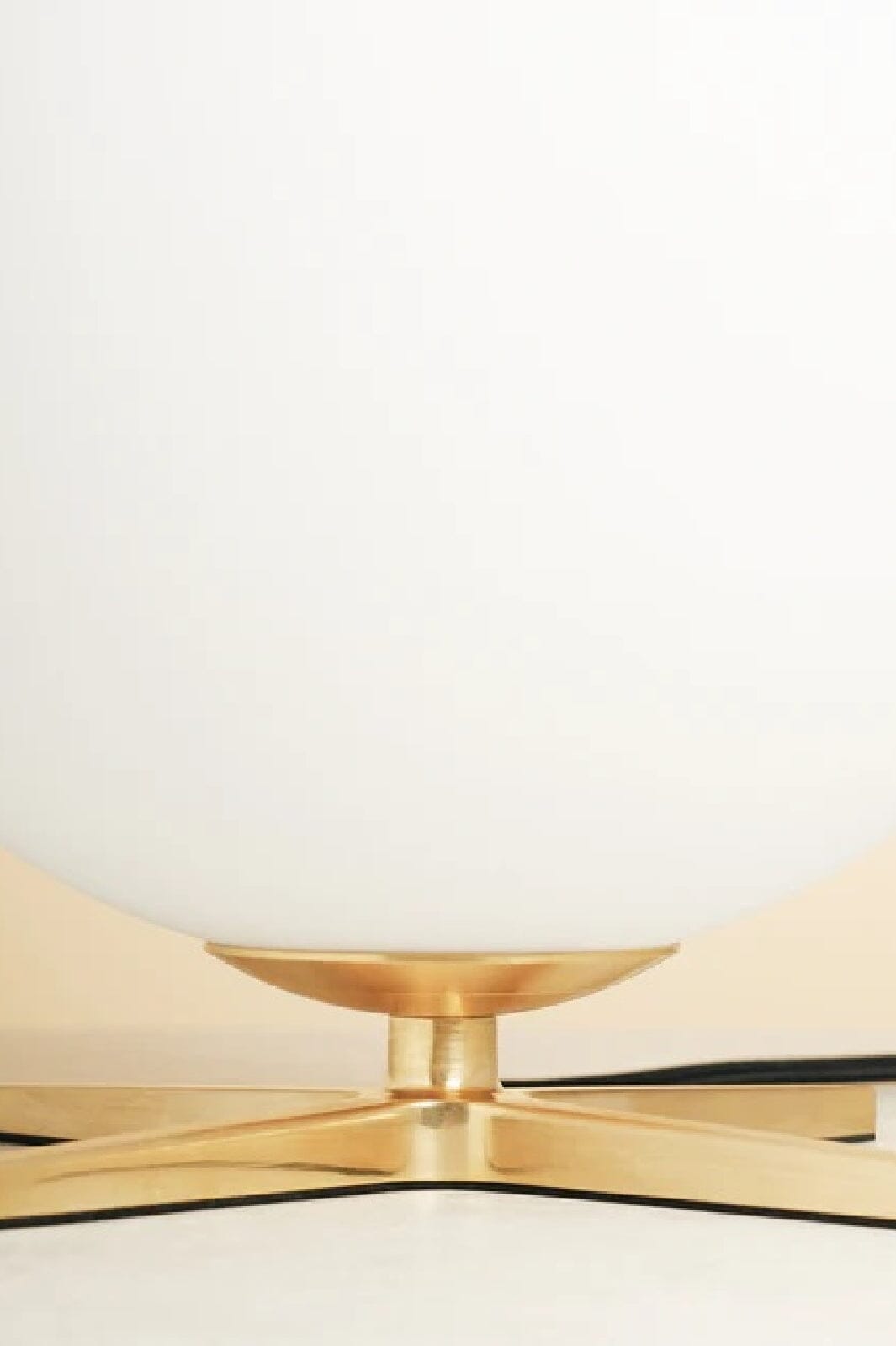 Forudbestilling - Brainchild - Ægget Lampen - Børstet Messing (Marts/April) Interiør 