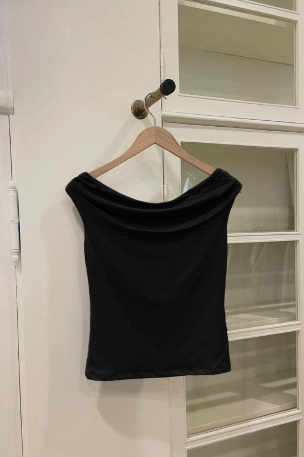Forudbestilling - Modström - Himamd Off-Shoulder Top 57928 - 7090 - Black Toppe 