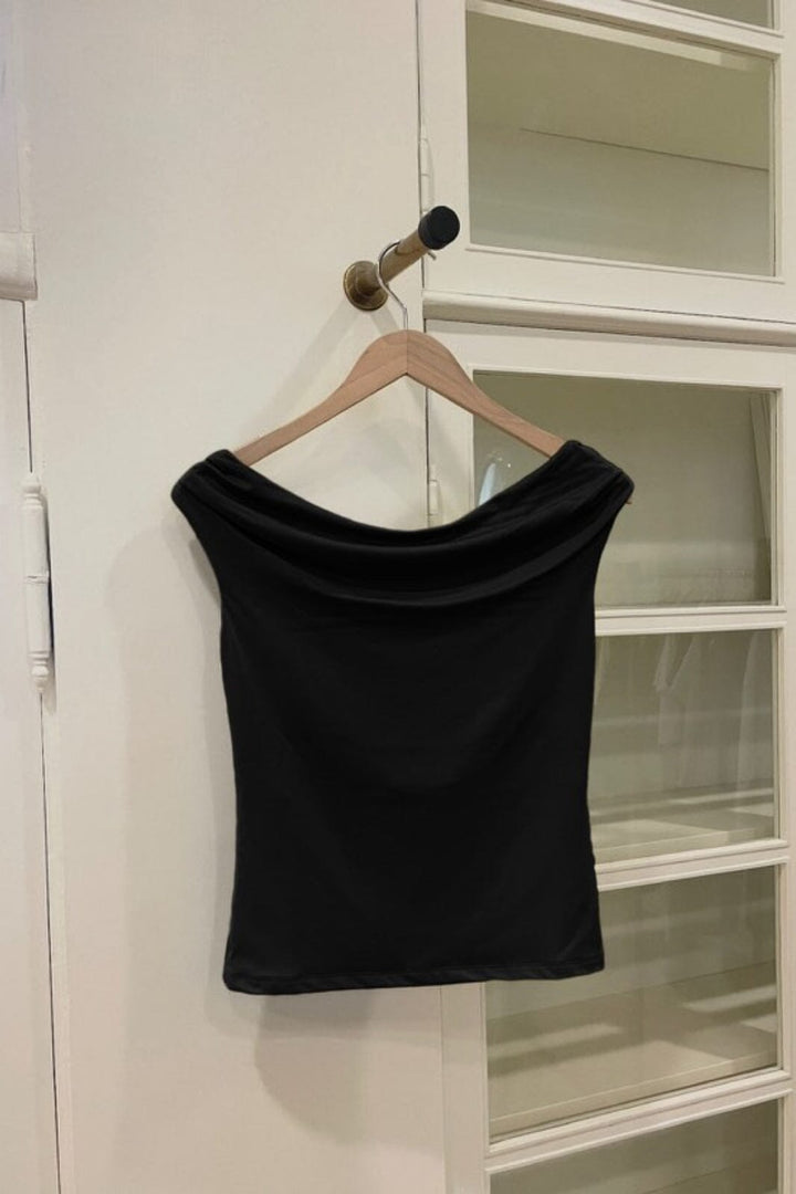 Forudbestilling - Modström - Himamd Off-Shoulder Top 57928 - 7090 - Black Toppe 