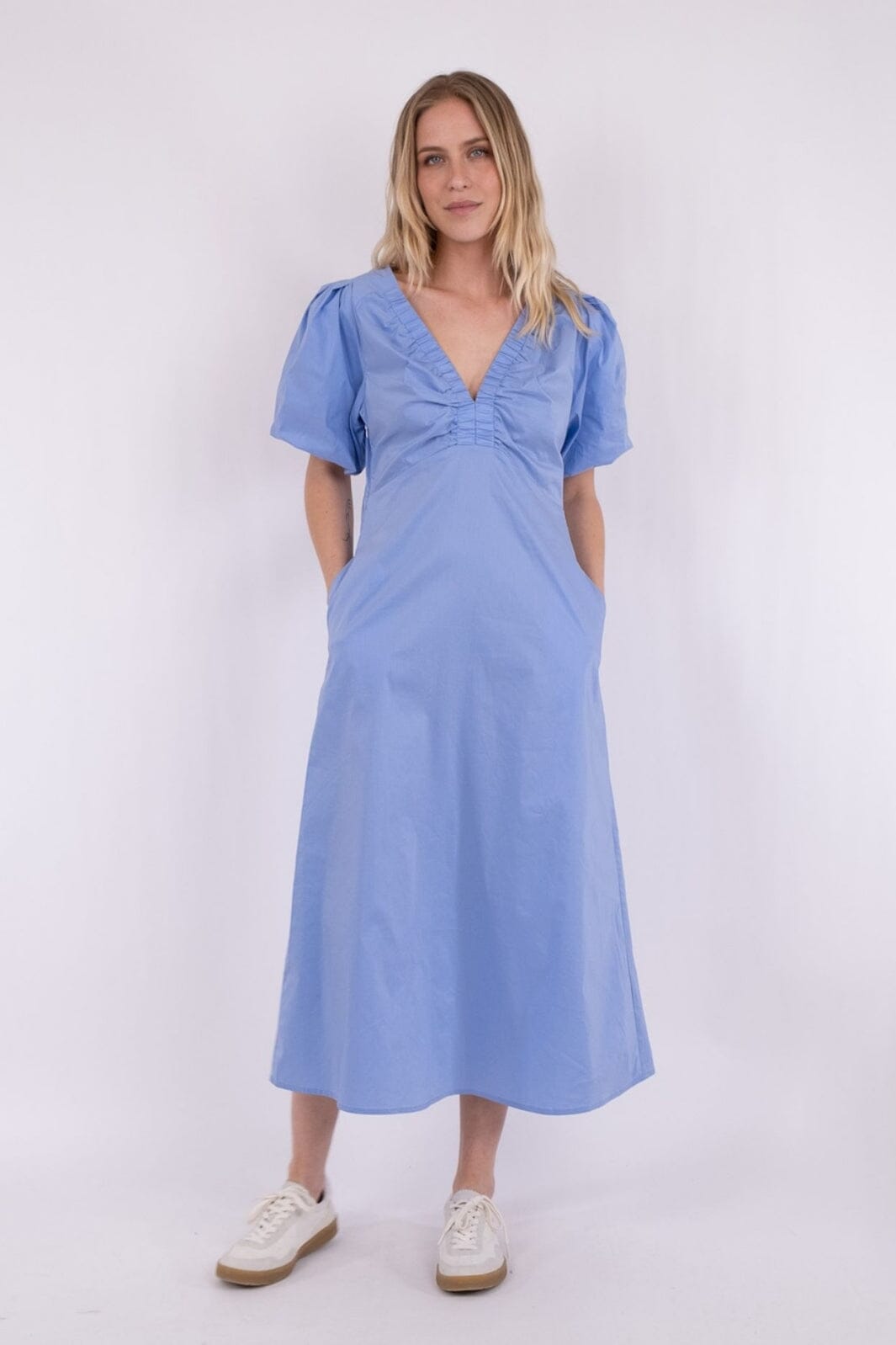 Forudbestilling - Neo Noir - Illana Poplin Dress - Sky Blue (Juni) 