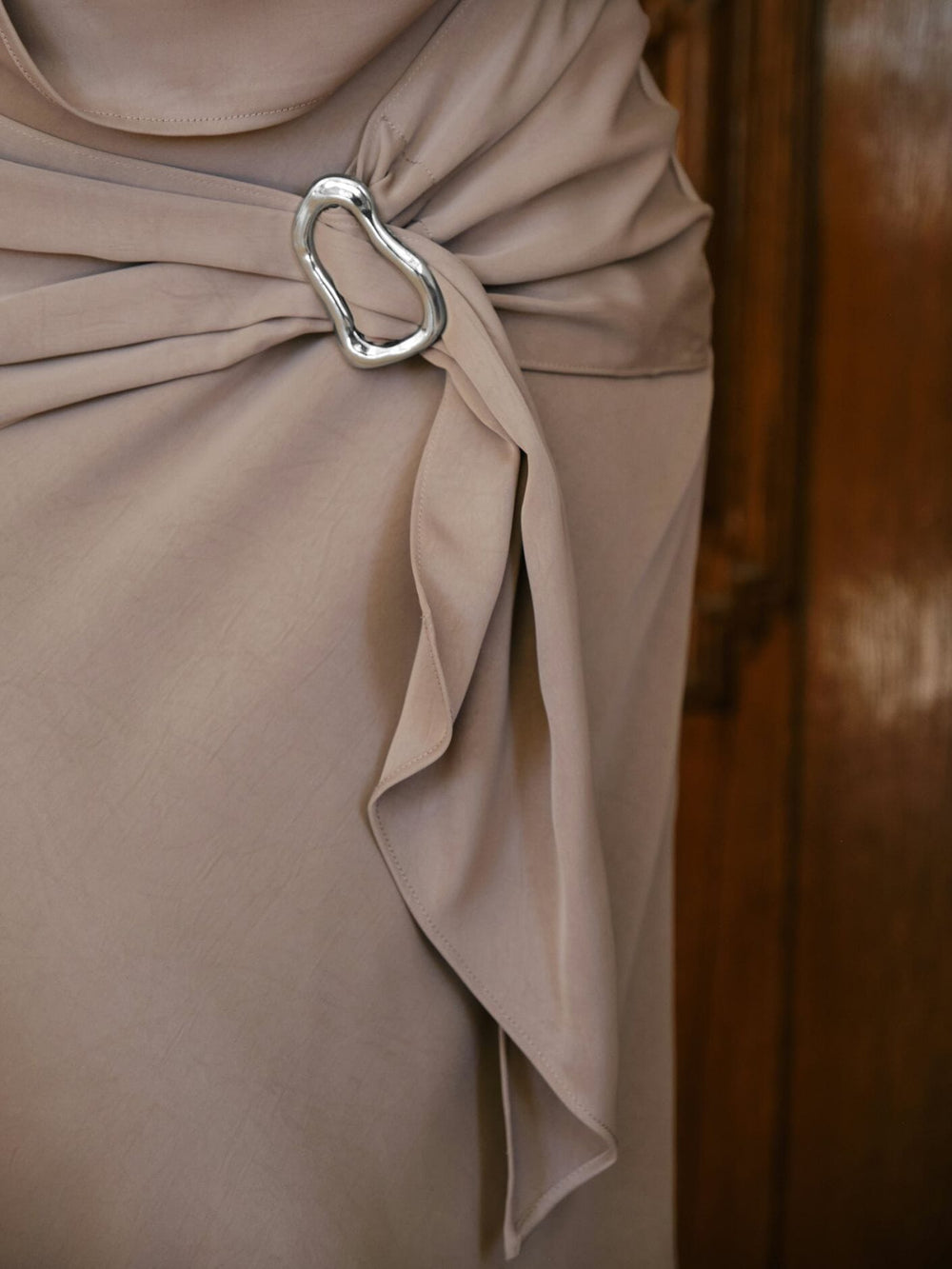 Forudbestilling - Neo Noir - Kit Dull Sateen Skirt 165565 - 811 - Dark Taupe Nederdele 
