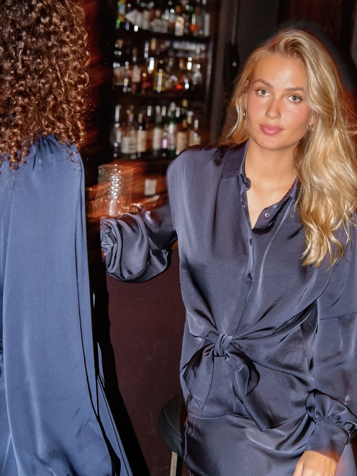 Neo Noir - Naja Satin Shirt - Midnight Blue