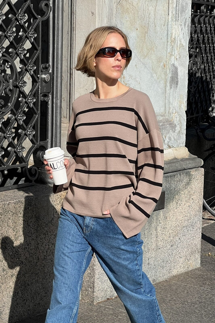Forudbestilling - Neo Noir - Shana Stripe Knit Blouse - Khaki Strikbluser 