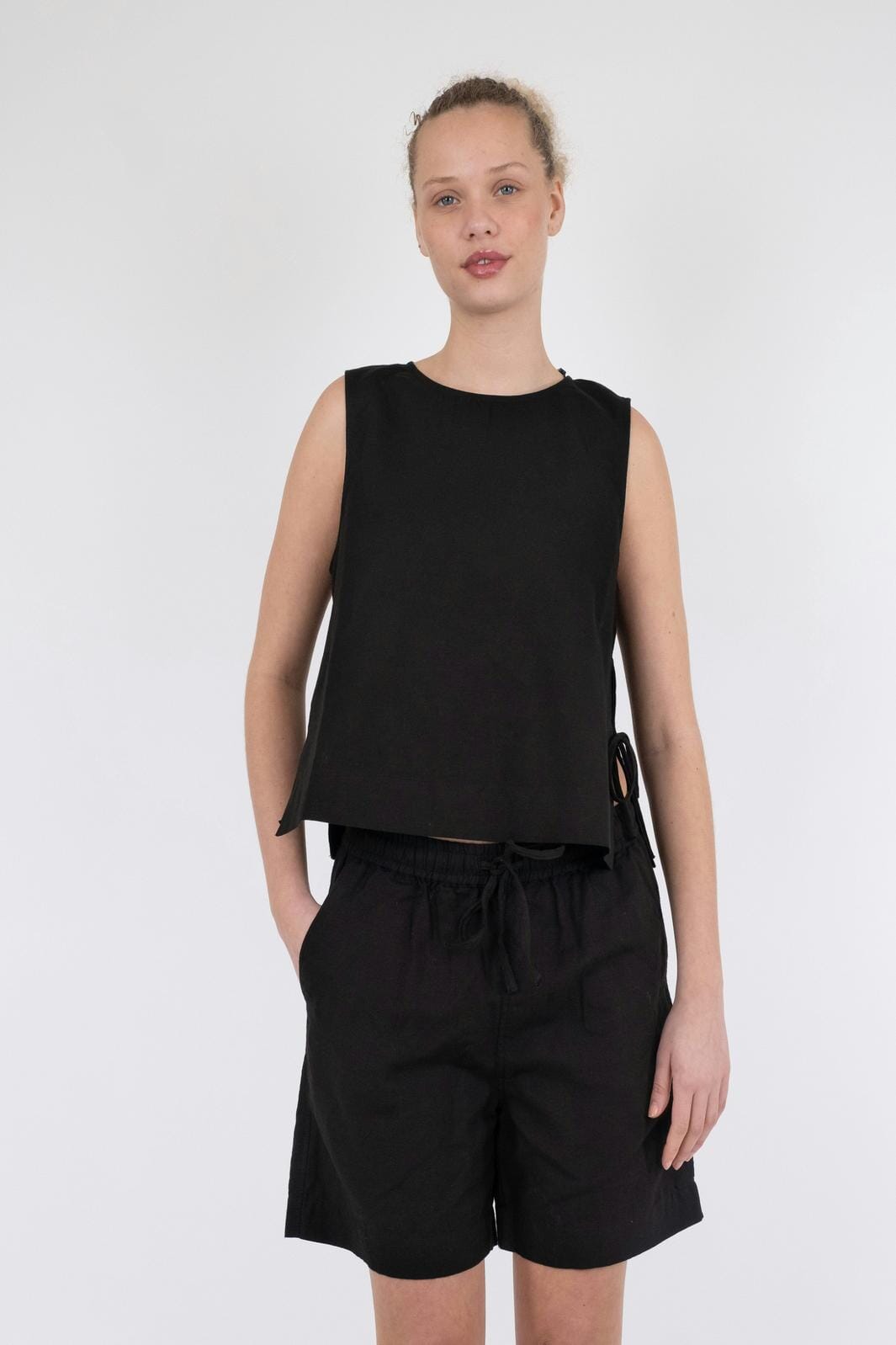 Neo Noir - Svetlana Linen Top - Black