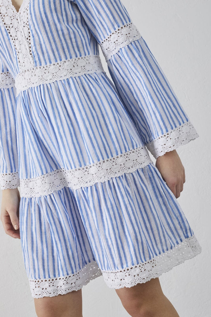Sisters Point - Alisa-Dr 18580 - 830 - Blue Stripe