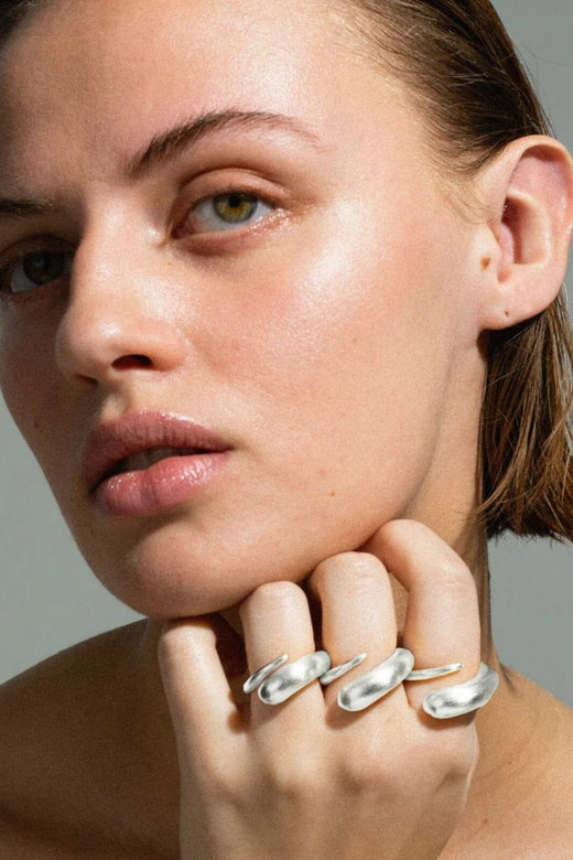 Jane Kønig - Orbis Drop Ring ODR-SS25-S - Forsølvet