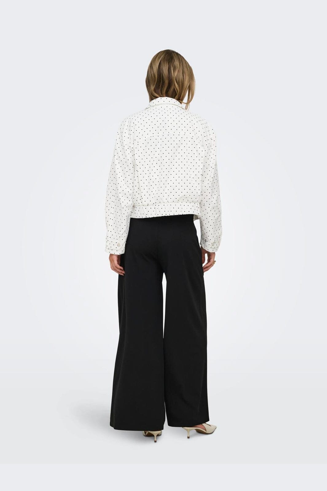 JDY - Jdynaomi L/S Jacket - 5095882 Cloud Dancer Black Dots