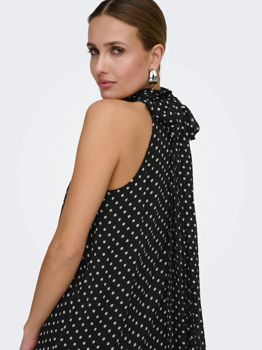 JDY - Jdypolka S/L Halterneck Midi Dress - 5018897 Black White Polka Dot Kjoler 