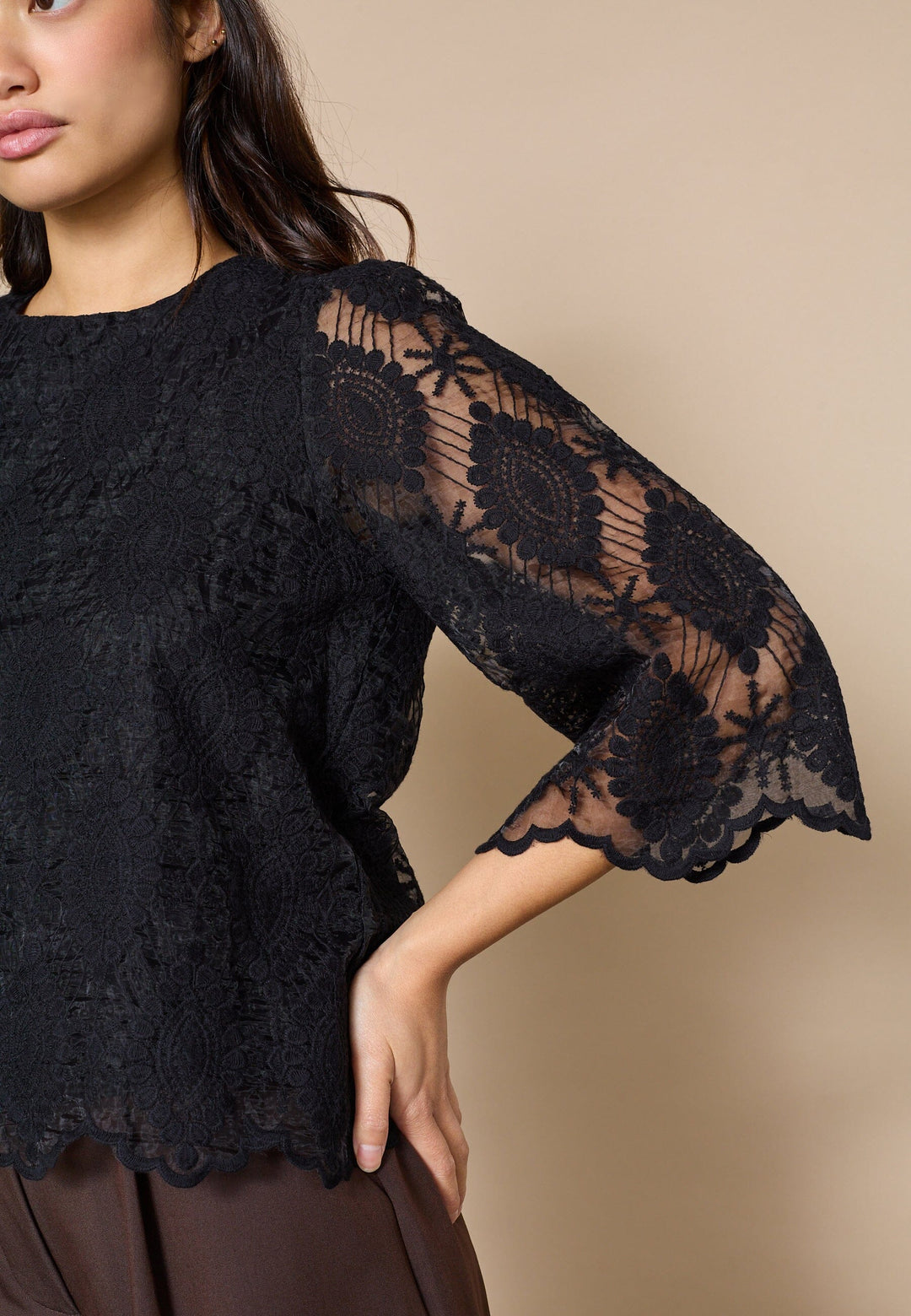 Love & Divine - Love1498 19602 - 000 - Black Bluser 