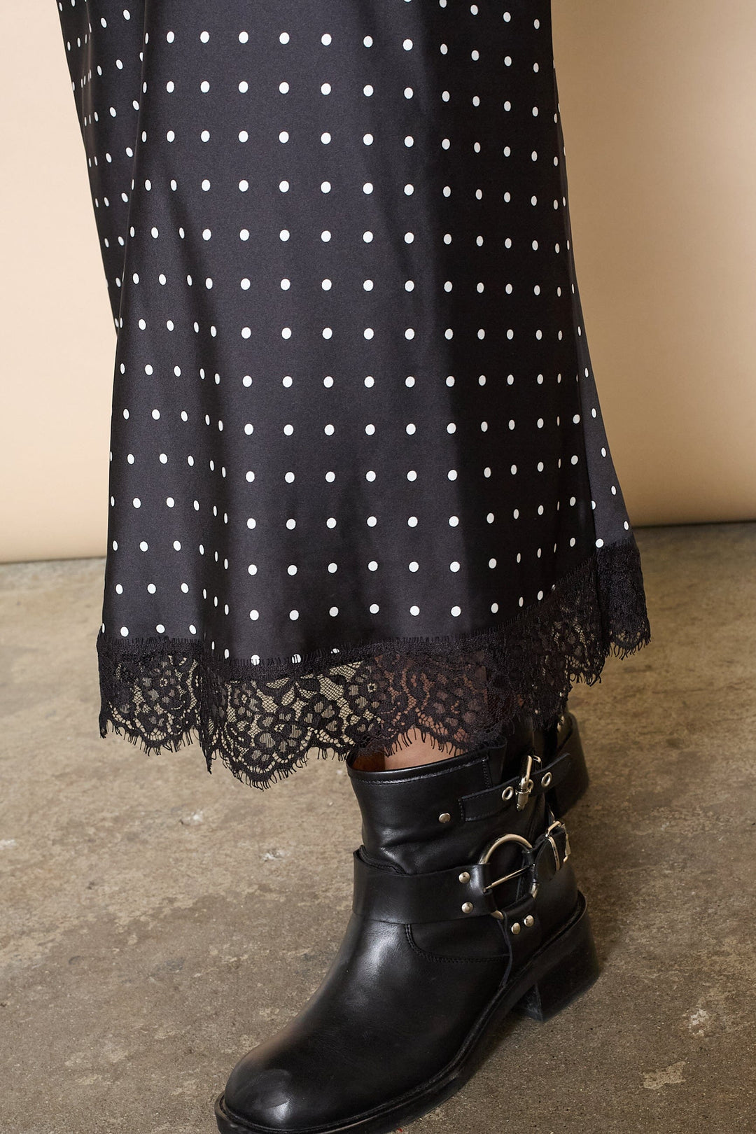 Love & Divine - Love1513 19720 - 801 - Black Dot Nederdele 