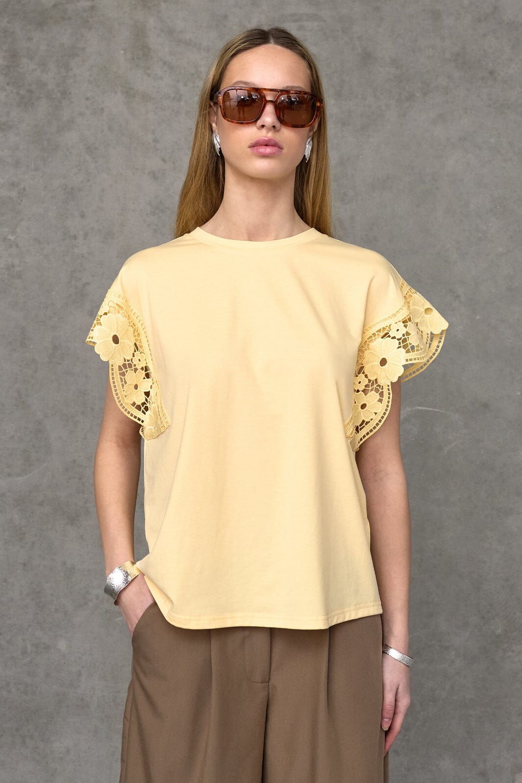 Love & Divine - Love1517 19723 - 656 - Straw T-shirts 