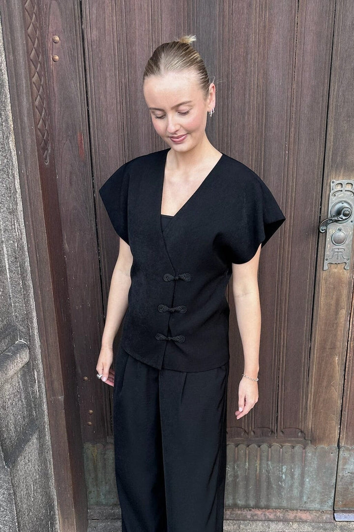 Love & Divine - Love1632 20241 - 000 - Black Veste 