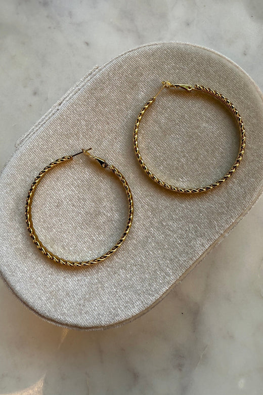 Mellow Moon - Chiara Hoop Earring - Golden Øreringe 