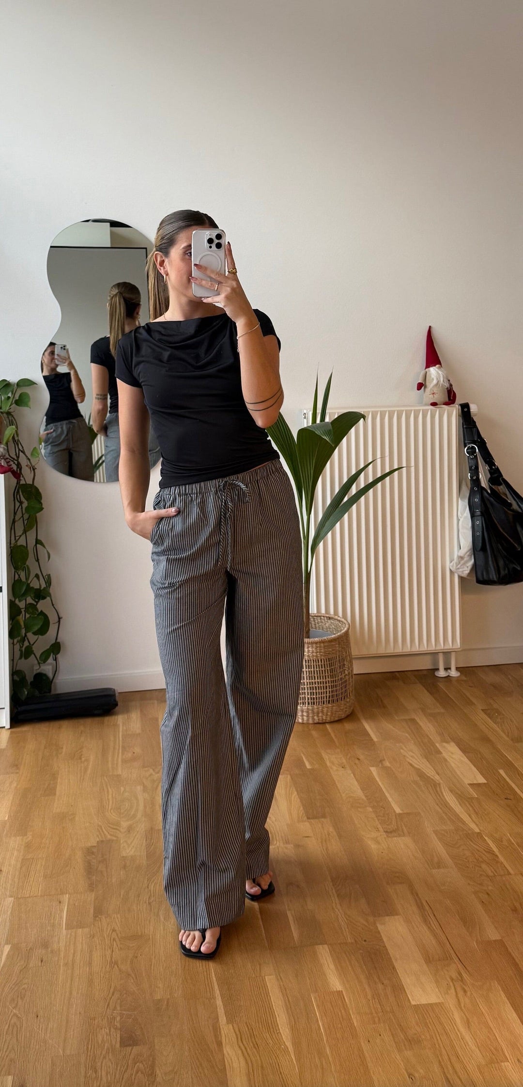 Modström - Himamd Drapy T-Shirt 59050 - 7090 - Black T-shirts 