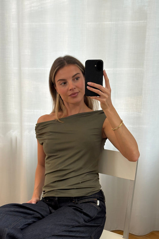 Modström - Himamd Off-Shoulder Top 57928 - 2201 - Army Dust Toppe 
