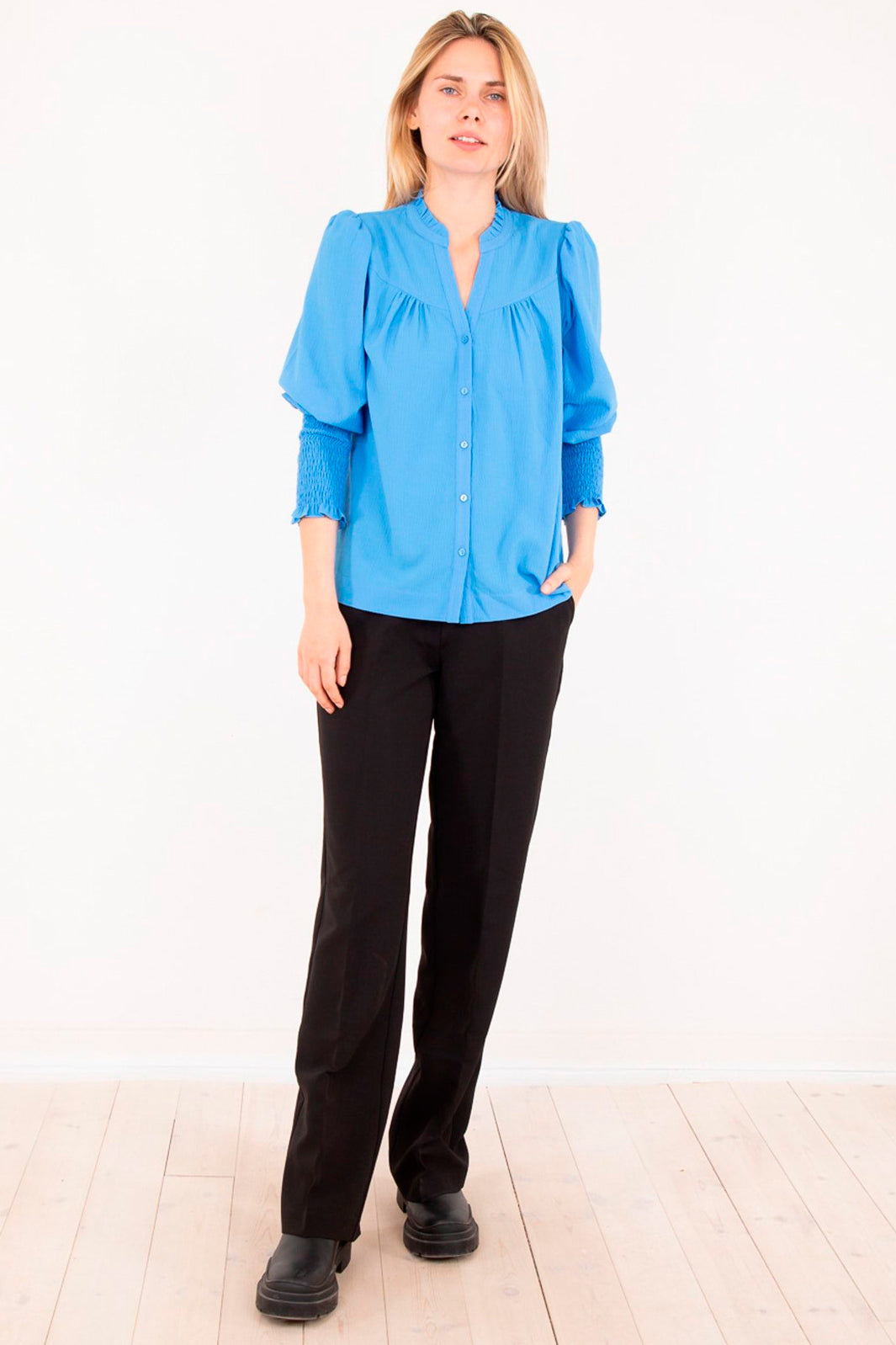 Neo Noir - Camisa Solid Blouse - Blue Skjorter 