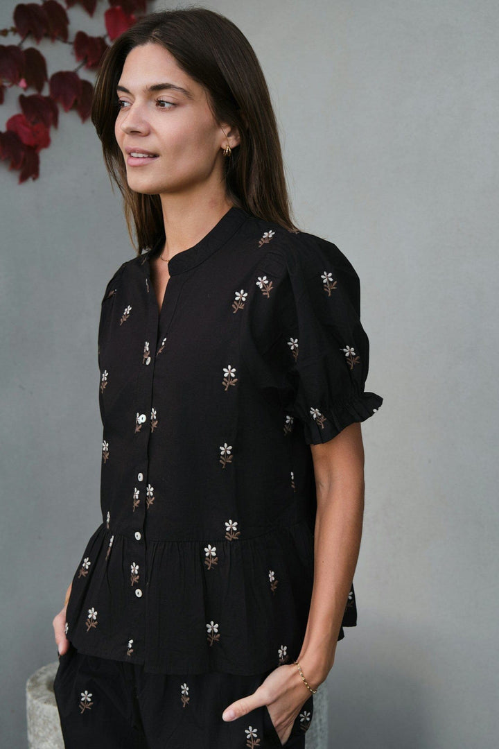 Neo Noir - Nnsavy Flower Emb Blouse 166791 - 100 - Black Bluser 