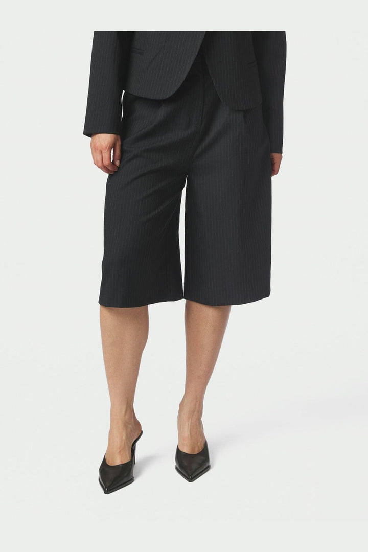 Neo Noir - Rima Slim Pinstripe Shorts 169531 - 702 - Dark Navy
