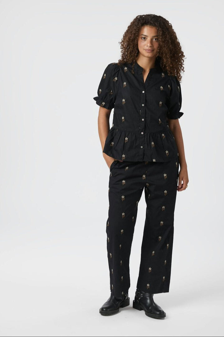 Neo Noir - Savy Flower Emb Blouse 166791 - 100 - Black