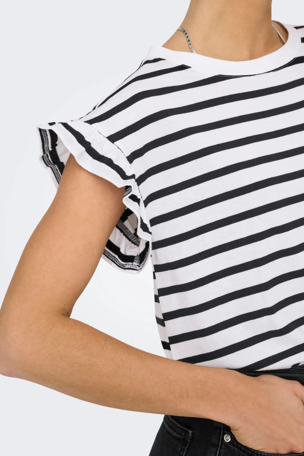 Only - Onlgrape S/S Frill O-Neck Top - 4740065 Bright White Black