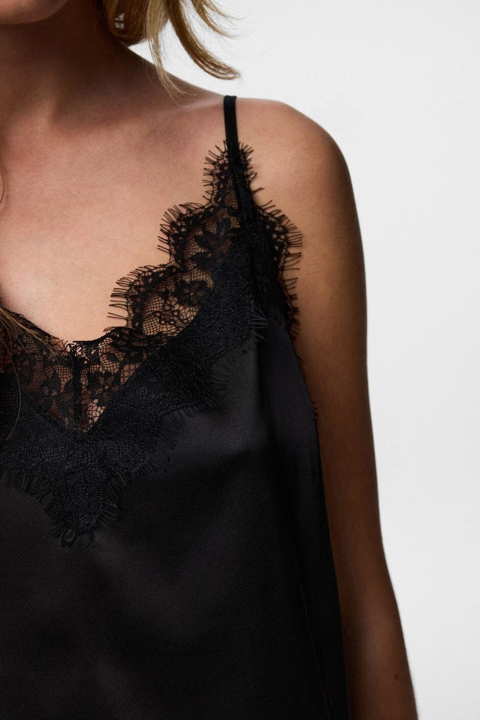 Pieces - Pcnomi Strap Satin Lace Top - 5072977 Black