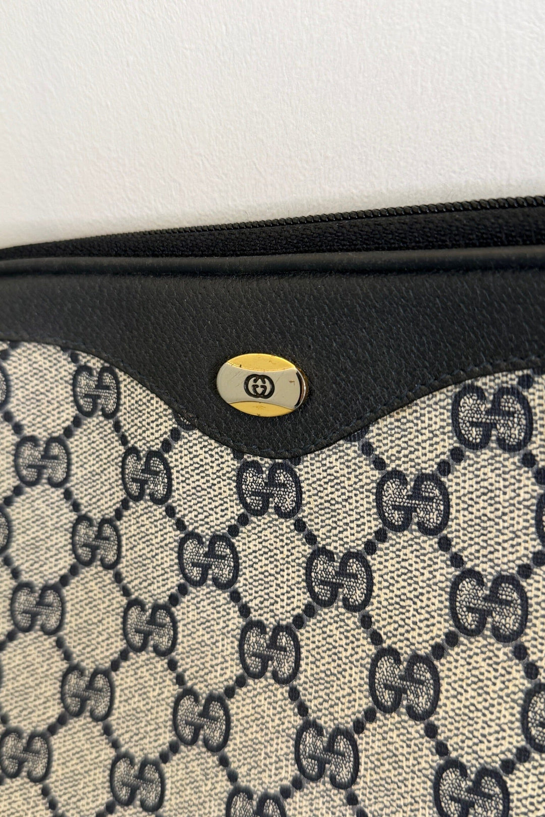 Preloved Vintageline x Molly&My - Vintage Gucci Crossbody - Logo Tasker 