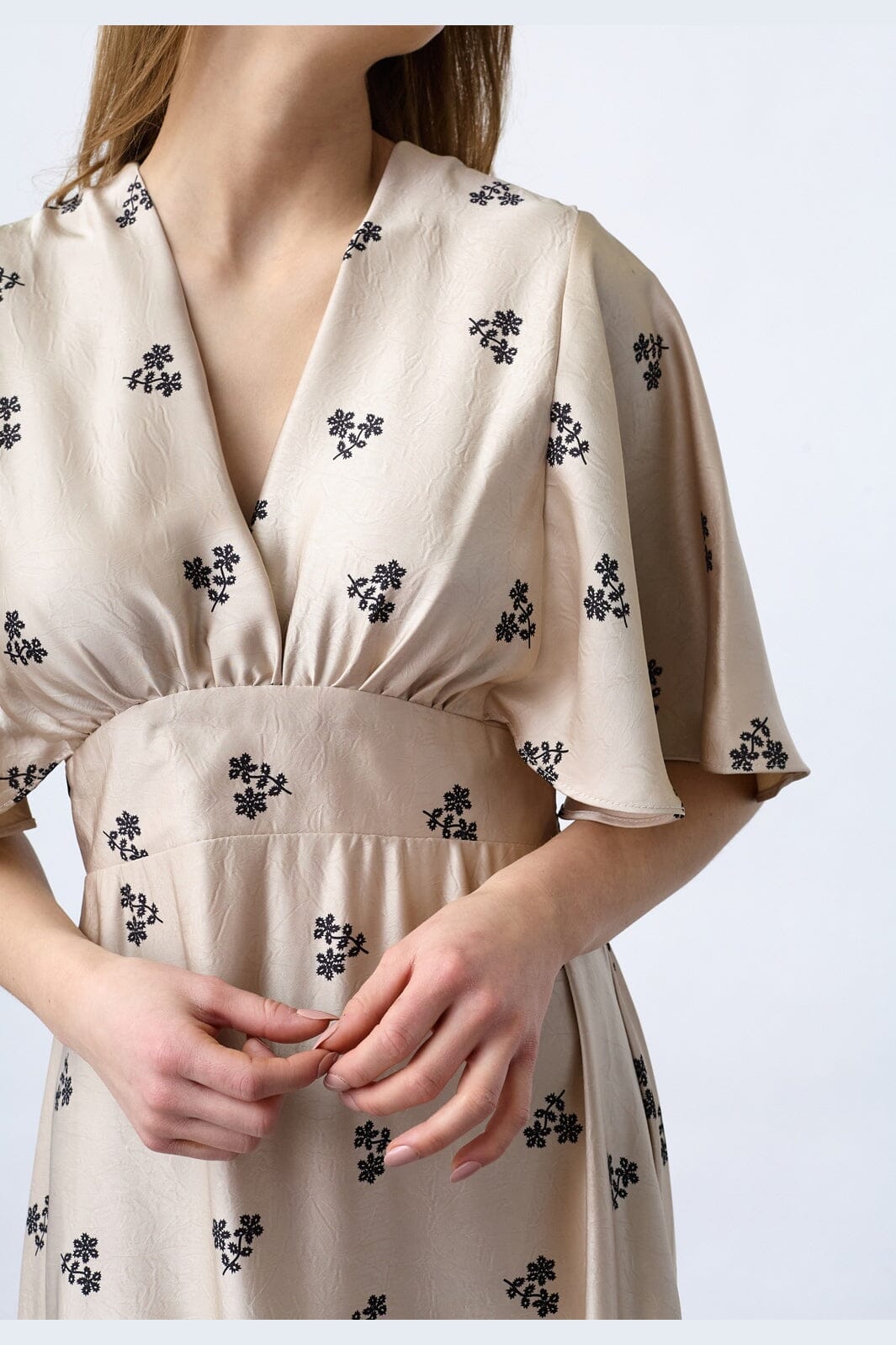 Sisters Point - Gisela-Dr24 19871 - 814 - Champagne/Black Flower